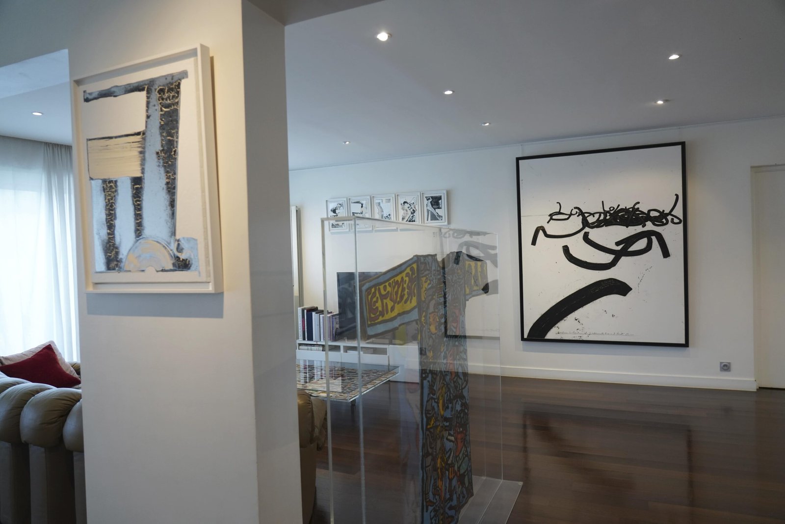 HATCHIKIAN_GALLERY_ART-LOFT_YANN-L-OUTSIDER_COMBAS_Bernar-VENET_©Philipp-Hugues-Bonan_DSC04023-min