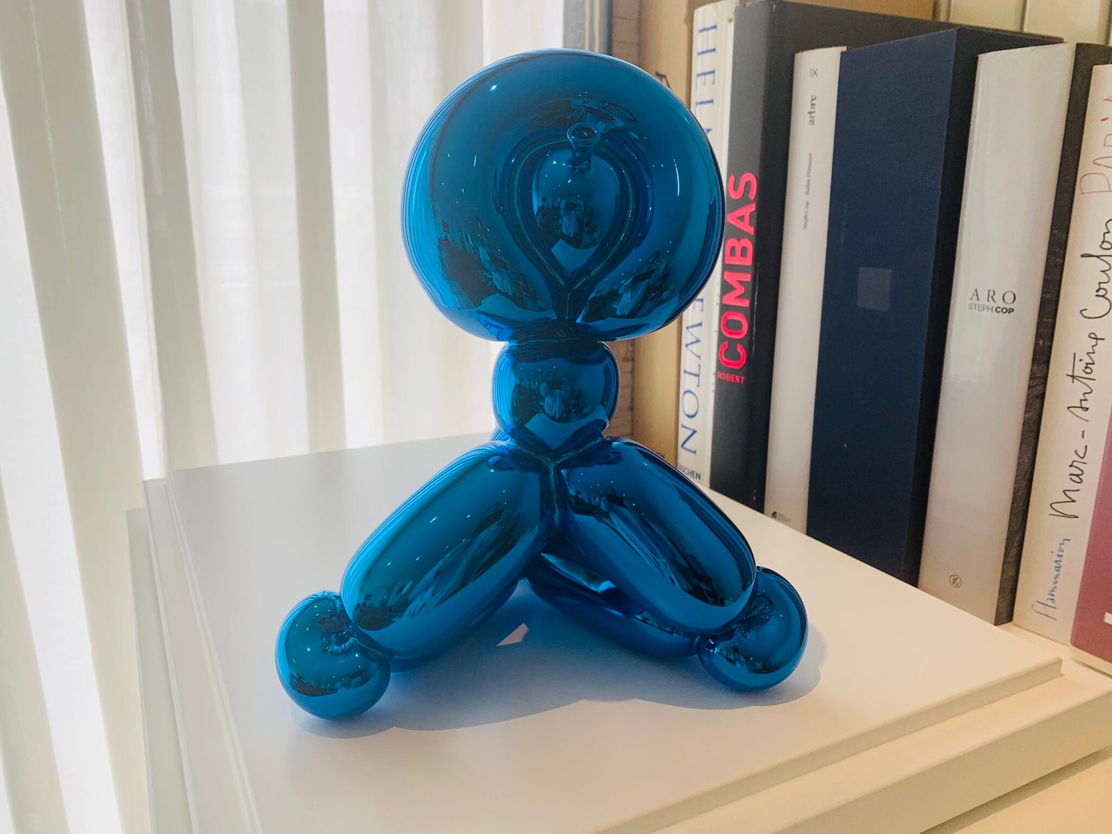 hatchikian-gallery-jeff-koons-balloon-monkey-blue-1