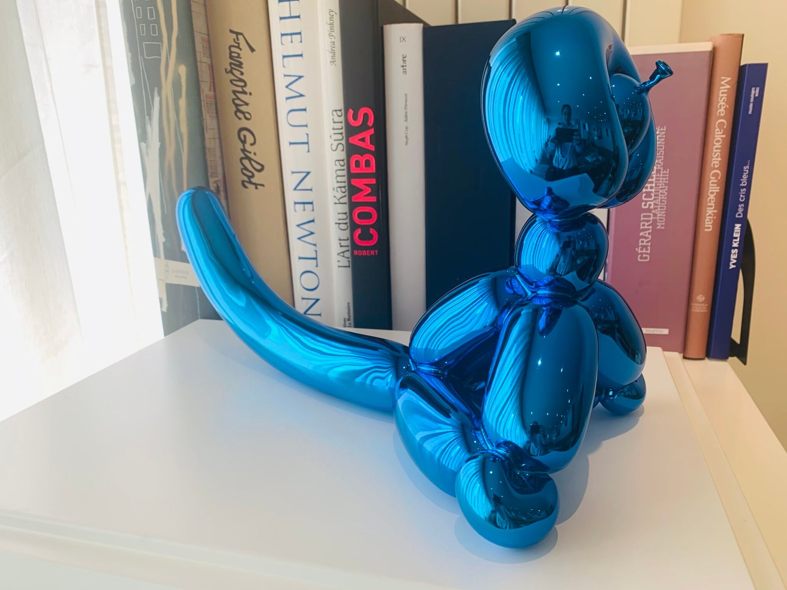 hatchikian-gallery-jeff-koons-balloon-monkey-blue-2