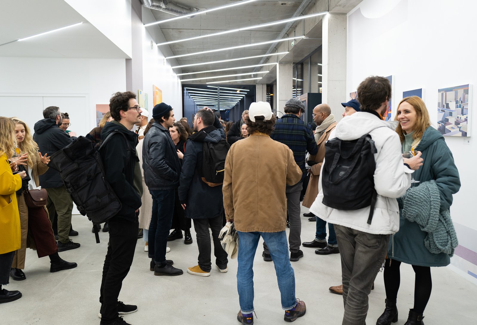 hatchikian-gallery-quai-36-projections-group-show-chazme-nelio-zabala-vernissage-personnes-foule